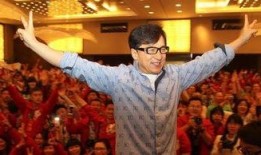 成龙爆料娱乐圈黑暗,内幕重重，真相令人震惊